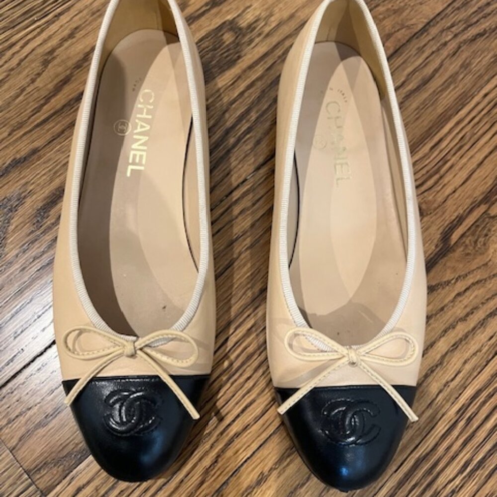 Chanel Lambskin Ballet Flats - Beige and Black 39